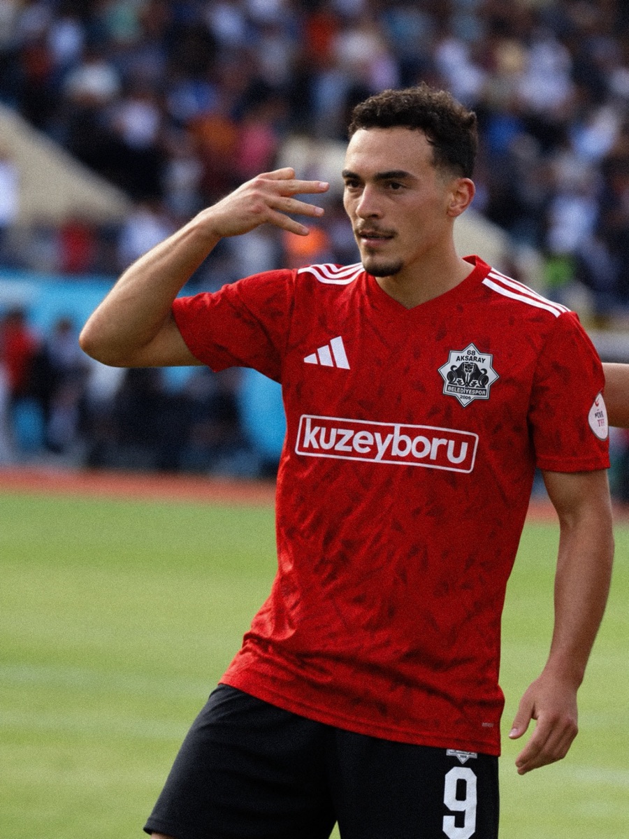 Bahattin Karahan in the kit of 68 Aksarayspor